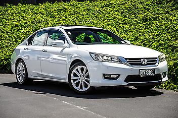 127,807 Km, Sedan, 2400 cc, Petrol engine, Automatic