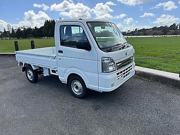 48 Km, Truck, 658 cc, Petrol engine, 5 speed manual