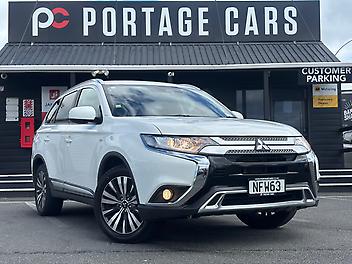 130,302 Km, Station Wagon, 2360 cc, Petrol engine, Automatic