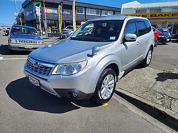 116,098 Km, Station Wagon, 1990 cc, Petrol engine, Automatic