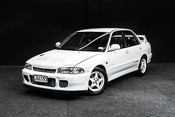 133,000 Km, Sedan, 1990 cc, Petrol engine, Manual