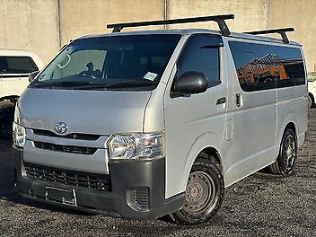273,800 Km, Van, 2694 cc, Petrol engine, Automatic