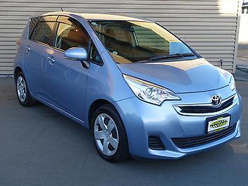 17,811 Km, Hatchback, 1329 cc, Petrol engine, CVT