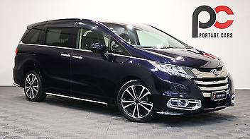 120,920 Km, People Movers, 2356 cc, Petrol engine, Automatic