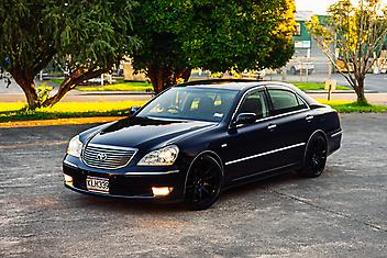 176,000 Km, Sedan, 4290 cc, Petrol engine, Tiptronic