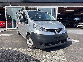 27 Km, Van, 1597 cc, Petrol engine, Automatic