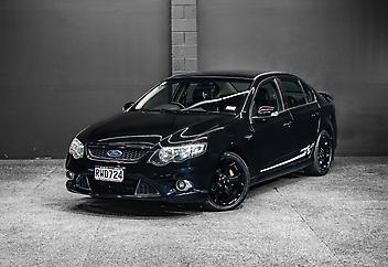 158,858 Km, Sedan, 3984 cc, Petrol engine, Automatic