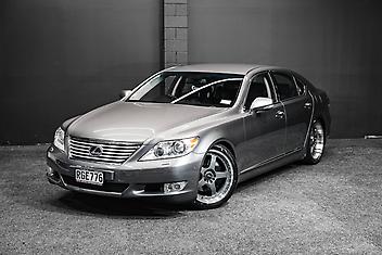 117,000 Km, Sedan, 4600 cc, Petrol engine, Tiptronic