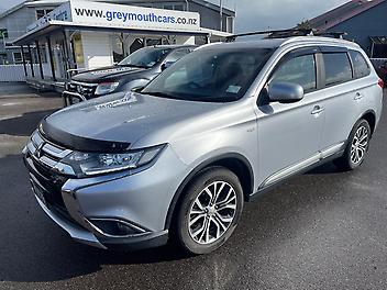 134,132 Km, Wagon, 2360 cc, Petrol engine, Auto