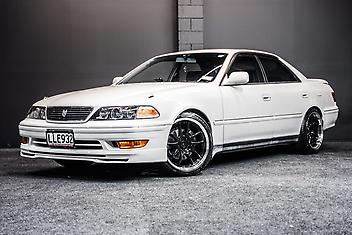 110,000 Km, Sedan, 2500 cc, Petrol engine, Manual