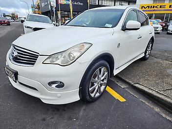 164,512 Km, Hatchback, 3690 cc, Petrol engine, Automatic