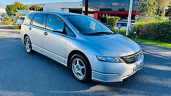 207,689 Km, Station Wagon, 2350 cc, Petrol engine, Automatic