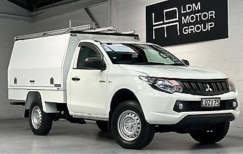 116,000 Km, Ute, 2442 cc, Diesel engine, AT