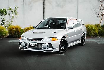 136,000 Km, Sedan, 1990 cc, Petrol engine, Manual