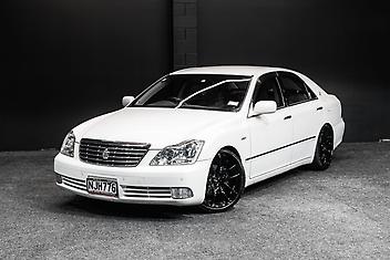 143,000 Km, Sedan, 2994 cc, Petrol engine, Tiptronic