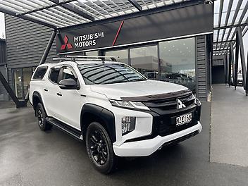122,592 Km, Utility, 2442135 cc, Diesel engine, Automatic
