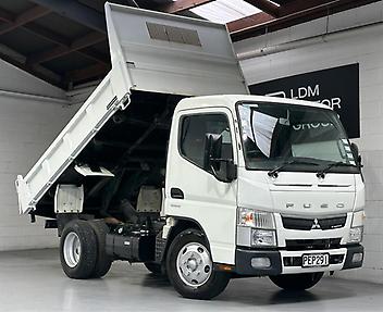 14,000 Km, Truck - Tip Truck, 2998 cc, Diesel engine, Auto