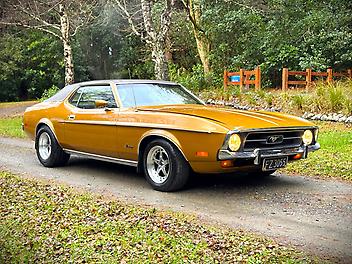 125,823 Km, Coupe, 5700 cc, Petrol engine, 3 Speed Auto