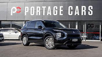 133,515 Km, Station Wagon, 2488 cc, Petrol engine, Automatic