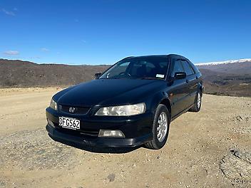 217,588 Km, Station Wagon, 2250 cc, Petrol engine, Automatic