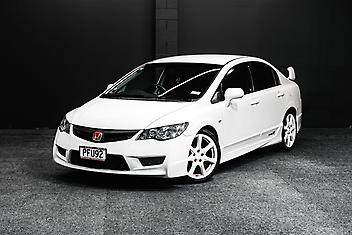 168,000 Km, Sedan, 1990 cc, Petrol engine, Manual