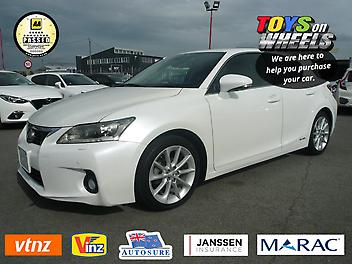 64,000 Km, Hatchback, 2000 cc, Hybrid (Electricity) engine, automatic