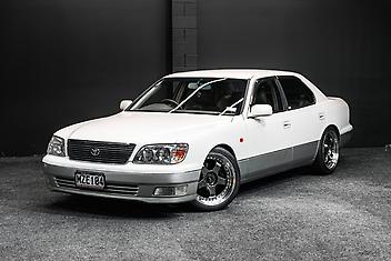138,000 Km, Sedan, 3968 cc, Petrol engine, Automatic