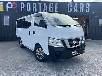 95,500 Km, Van, 1997 cc, Petrol engine, Automatic