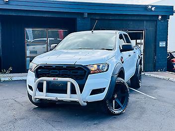 206,400 Km, Utility / Pickup / Chassis Cab(4x2), 3198 cc, Diesel engine, Automatic