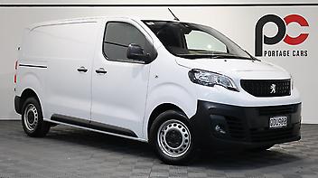 23,430 Km, Van, 1997 cc, Diesel engine, Automatic