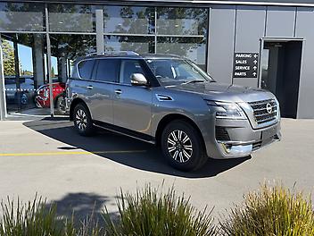 10 Km, RV/SUV, 5552298 cc, Petrol engine, 7-gear automatic