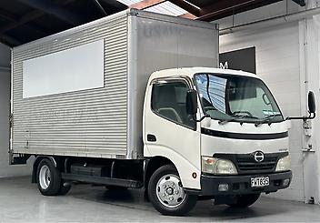 222,000 Km, Truck - Box Body, 4009 cc,  engine, Manual