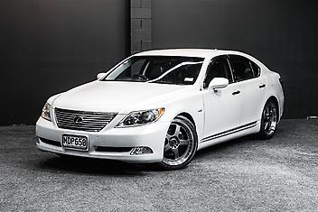 92,000 Km, Sedan, 4600 cc, Petrol engine, Automatic