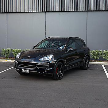129,000 Km, Station Wagon, 4806 cc, Petrol engine, Automatic