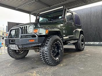 127,603 Km, Convertible, 3960 cc, Petrol engine, 5 speed manual