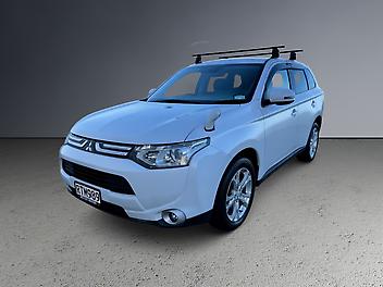 83,000 Km, Station Wagon, 2359 cc, Petrol engine, 6 Speed Auto