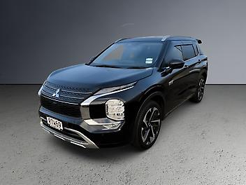 56,000 Km, Station Wagon, 2360 cc, Plug-In Hybrid engine, 6 Speed Auto