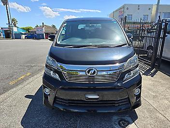 145,000 Km, Van, 2400 cc, Petrol engine, Automatic