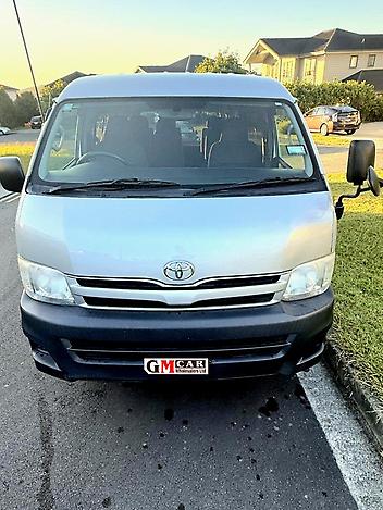 91,000 Km, Van, 2692 cc, Petrol engine, Automatic