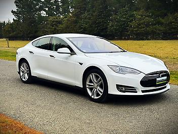 27,550 Km, Sedan, 0 cc, Electric engine, Automatic