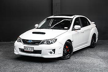 157,000 Km, Sedan, 2457 cc, Petrol engine, Manual