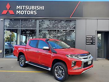 67,748 Km, Utility, 2442135 cc, Diesel engine, 6-gear automatic