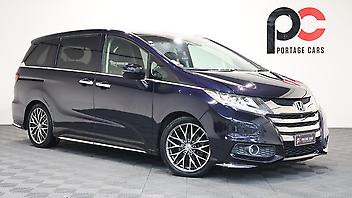 112,165 Km, Van, 2400 cc, Petrol engine, Automatic