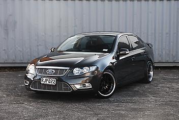 162,000 Km, Sedan, 3984 cc, Petrol engine, Automatic