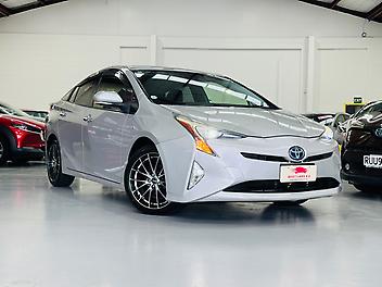 129,856 Km, Sedan, 1797 cc, Hybrid engine, Automatic