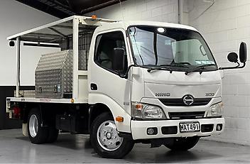 81,000 Km, Truck - Flat Deck, 4009 cc, Diesel engine, Manual