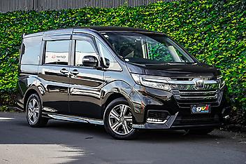 104,186 Km, People Mover, 2000 cc, Hybrid engine, Automatic