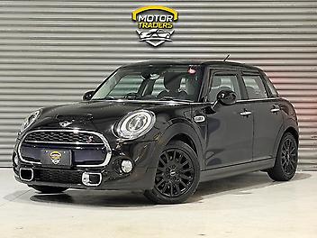 51,055 Km, Hatchback, 2000 cc, Petrol engine, Automatic