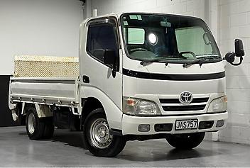 136,585 Km, Truck - Flat Deck, 2980 cc, Diesel engine, Manual