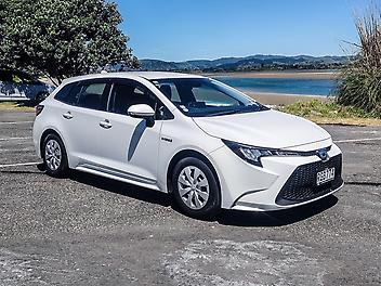 102,873 Km, Station Wagon, 1800 cc, Hybrid engine, Automatic